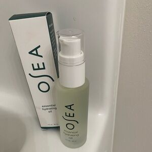 OSEA Essential Hydrating Oil - Classic White and Green